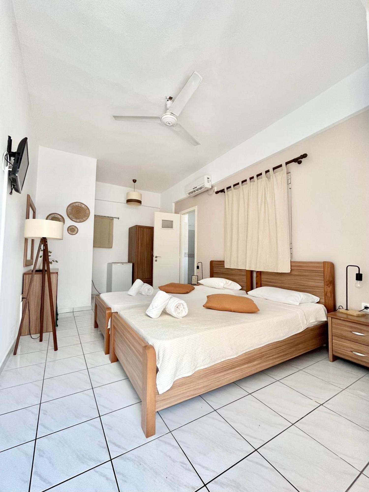 Koutrakis Rooms Finikounta Exteriör bild