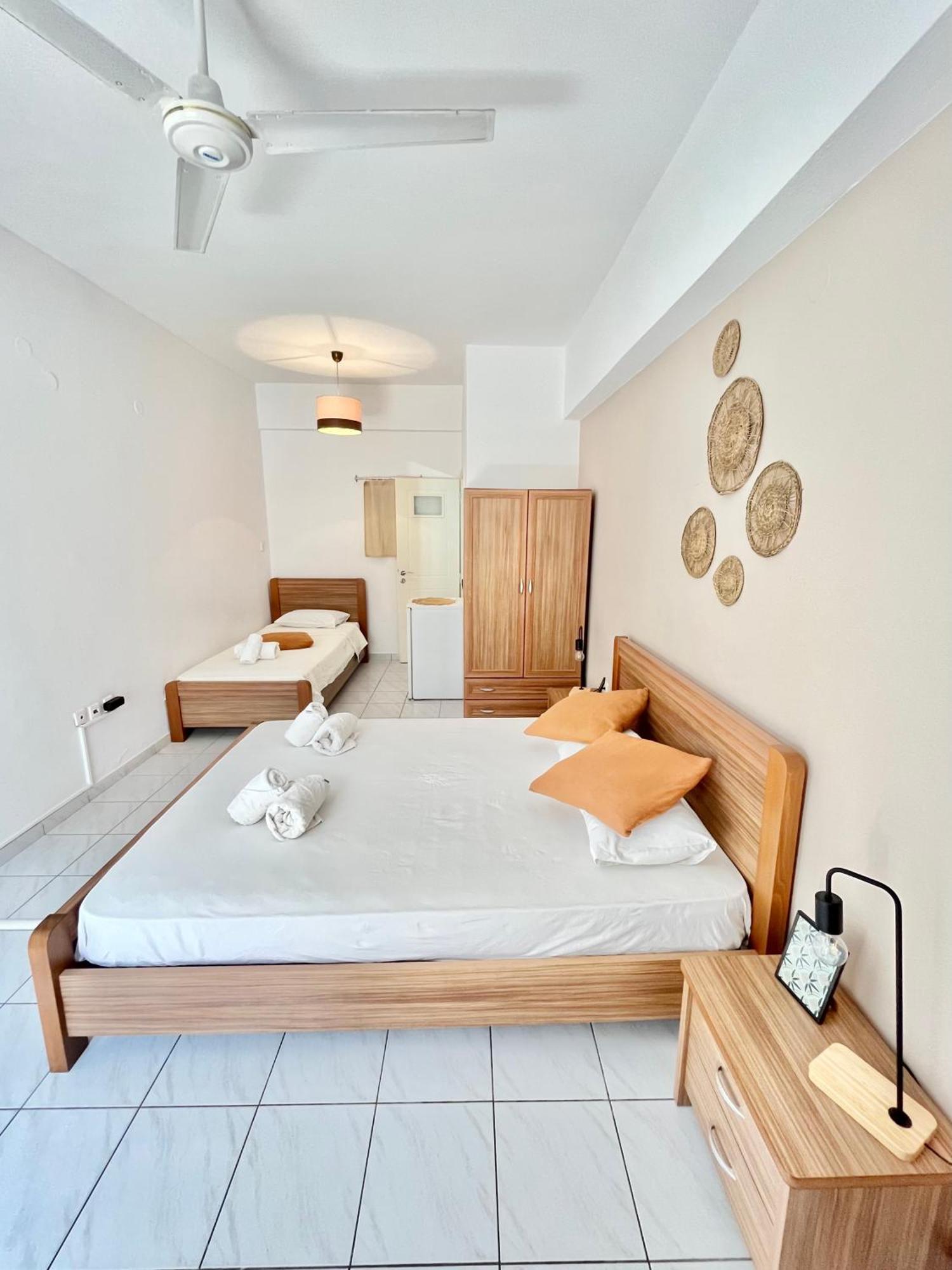 Koutrakis Rooms Finikounta Exteriör bild