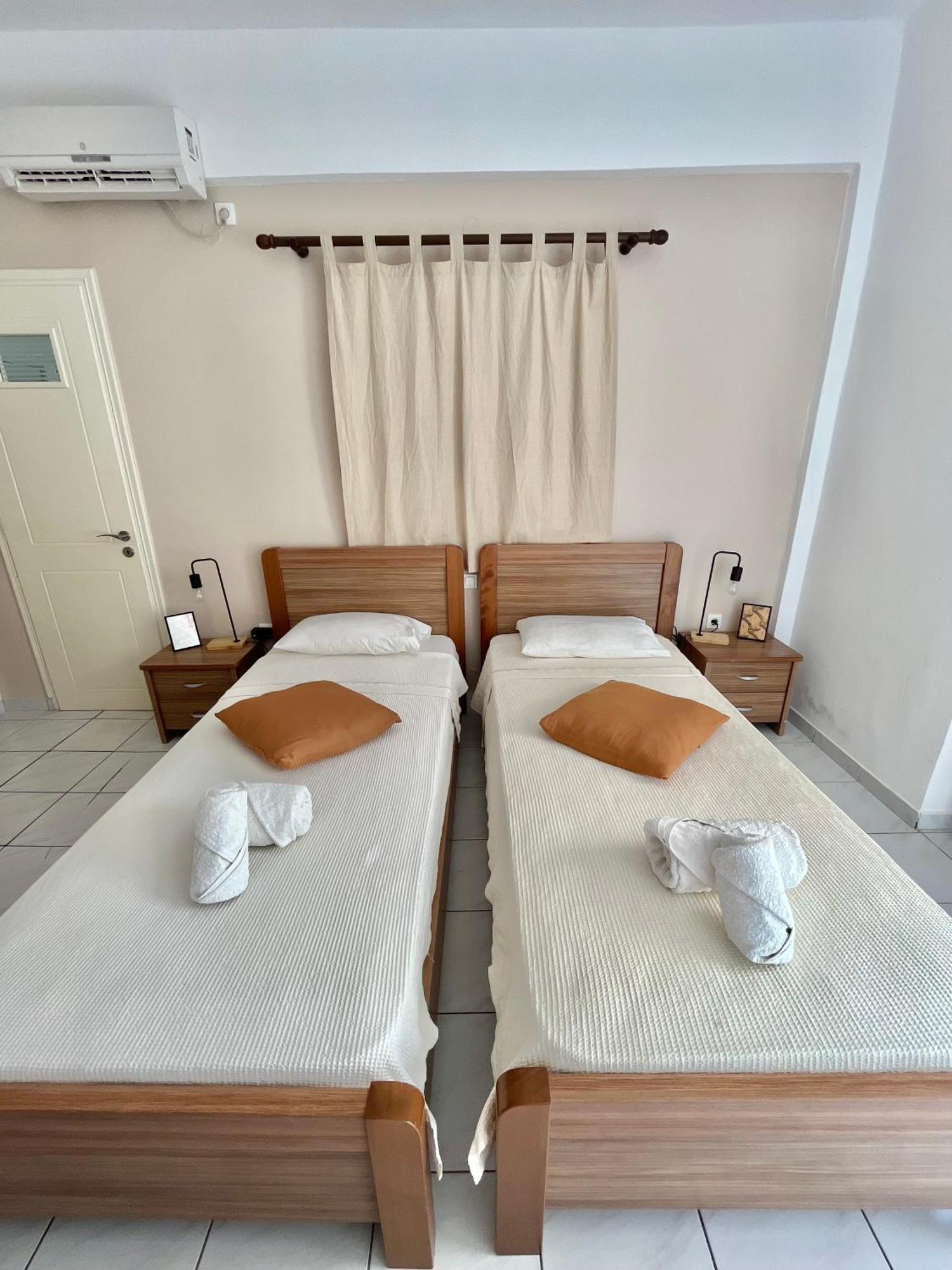 Koutrakis Rooms Finikounta Exteriör bild
