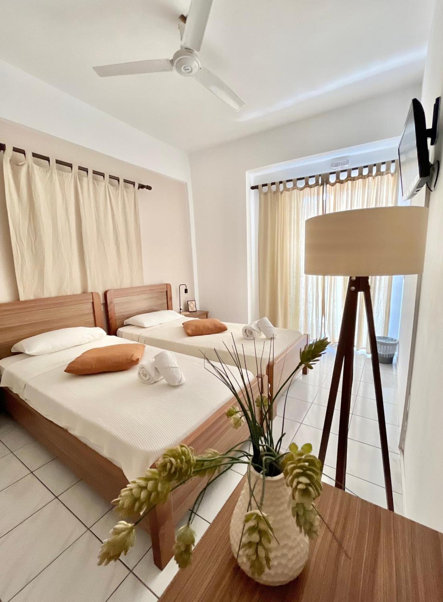 Koutrakis Rooms Finikounta Exteriör bild