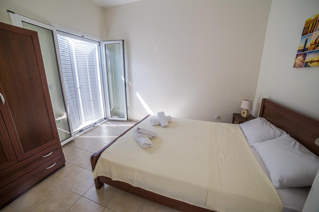 Koutrakis Rooms Finikounta Exteriör bild
